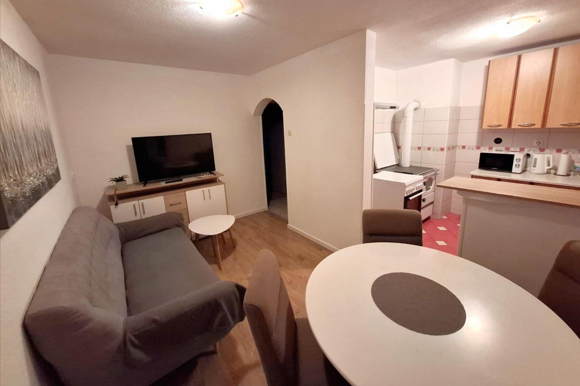 Apartment Tonio - Right On The Main Square Gospić 外观 照片