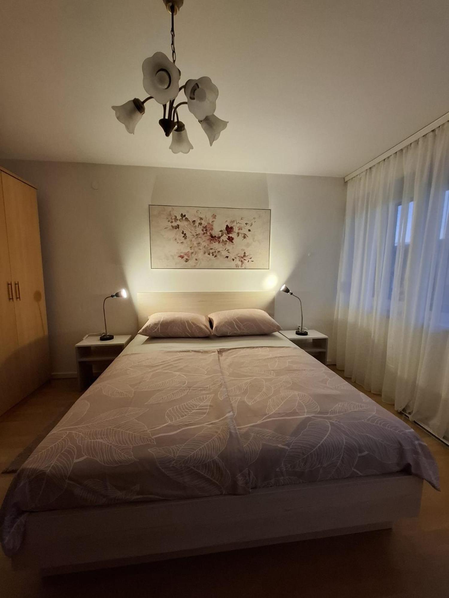 Apartment Tonio - Right On The Main Square Gospić 外观 照片